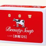 牛乳石鹸で洗顔すると美肌効果アリ？赤箱青箱の特徴ややり方まで解説