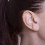【肩こりと耳鳴りの関係】原因・症状と治療法は？